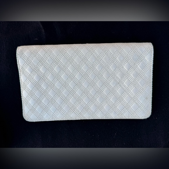 Chanel Diamond Stitch Quilted Wallet White Silver with Holo, Card and box - Picture 6 of 14